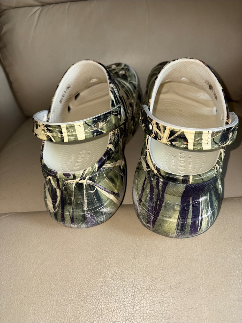 Crocs Camo Print Platform Slip-On Clogs with Strap - Picture 3 of 6